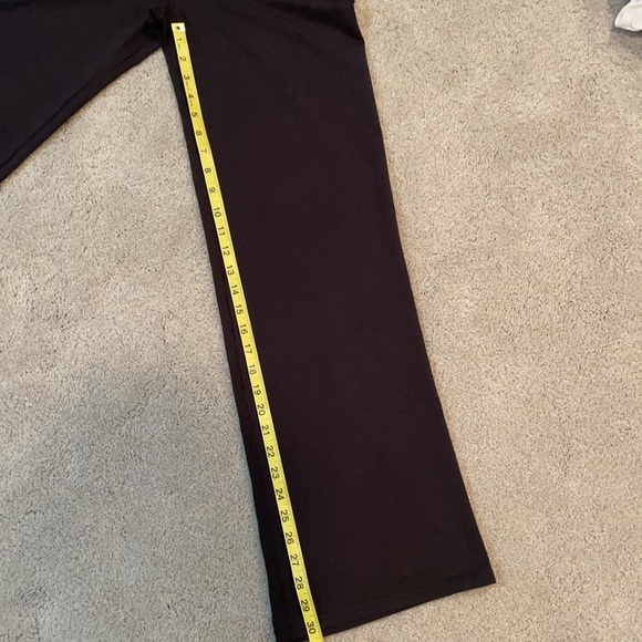 Women’s black Nike wide leg yoga pants. - Picture 5 of 9